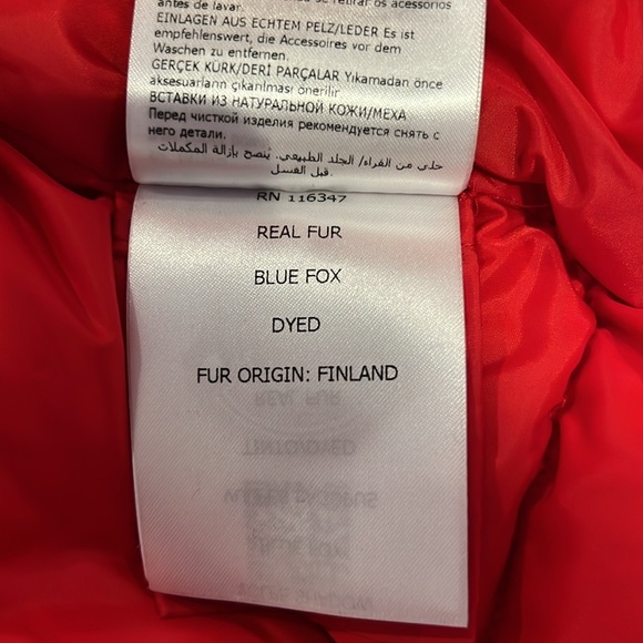 Moncler red puffer size M in excellent condition. Removable Blue fox fur trim - Picture 11 of 14